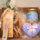 cosa regalare insieme al miele, confezione regalo miele, miele da regalare a Natale, idee regalo ecosostenibili, cesto con prodotti vegetariani, idee regalo da mangiare, idee regalo di Natale per tutti, cosa regalare di originale a Natale. cesto natalizio 2024