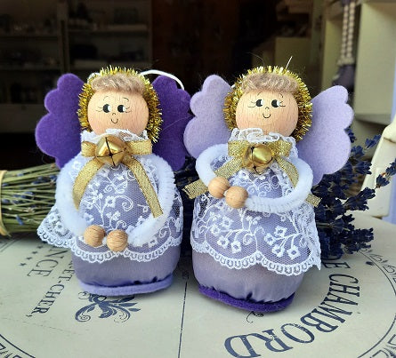 Angelo Natalizio, angelo fatto a mano. Regalare un angelo per Natale, Angelo in tessuto, angelo per cameretta,  Angioletto pieno di fiori di lavanda in stoffa lilla e con dettagli oro. Ideale come regalino natalizio e come bomboniera. Angelo per albero di Natale