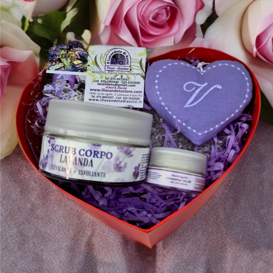 idee regalo san valentino 2026 box a cuore con cuore in stoffa alla lavanda personalizzato e cosmetici alla lavanda