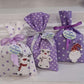 cosa regalare alle maestre per natale, regali di natale per maestre, regali di Natale economici, regali di Natale per colleghi, piccoli pensieri di Natale, sacchetti lavanda Natalizi, sacchetti lavanda decorazioni Natalizie, segnaposto di Natale, segnaposto utile Natale, sacchetti lavanda con decori natalizi, sacchetti di Natale con Babbo Natale, con renna, idee regalo Natale economiche, regali economici, regalo per maestre, regalo per colleghi. regali maestre sotto 10 euro. regali maestre sotto 5 euro