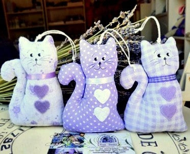 Cosa regalare per Natale a chi ha tutto? Un regalo di Natale originale. Idee regalo per gli amanti dei gatti. Gatto lavanda. gatti lavanda. Sacchetti lavanda da mettere nei cassetti. Sacchetti profumati a forma 
i gatto, sacchetti profumati. regali per chi ama gli animali