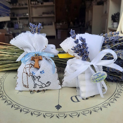 Idee regalo francescane. idee regalo religiose Assisi. Negozi souvenir Assisi, Arte sacra, idee regalo religiose, articoli da regalo religiosi, Bomboniere religiose. Sacchetto ricamato a mano, idea bomboniera per Battesimo, Bomboniere  Comunione  san Francesco, bomboniere  Cresima religiose. bomboniere con crocefisso. Bomboniera originale e profumata. Bomboniere con San Francesco