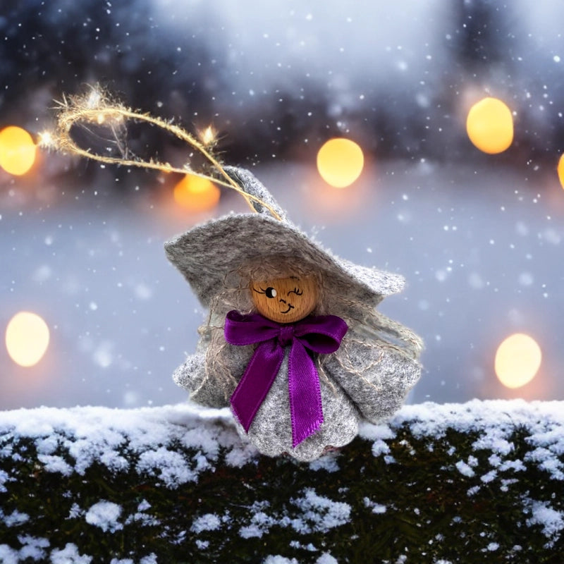 streghetta grigia imbottita di lavanda regalo epifania decorazione befana strega handmade profuma ambiente idea regalo befana originale artigianale lavandeto